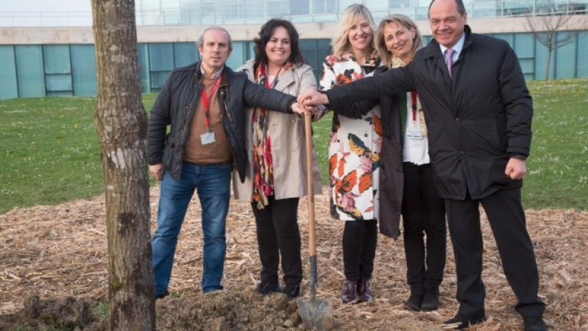 EAJ-PNV se suma a la plantación de un nuevo retoño en la base central de la Ertzaintza en Erandio