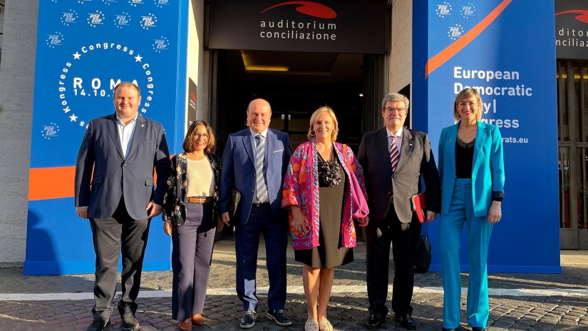 Ortuzar aboga en Roma por “la política de la colaboración frente a la de la confrontación”