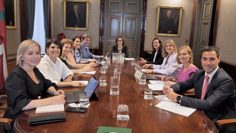 Las nuevas diputadas y diputados celebran el primer consejo de gobierno de la XII legislatura tras tomar posesión de sus cargos