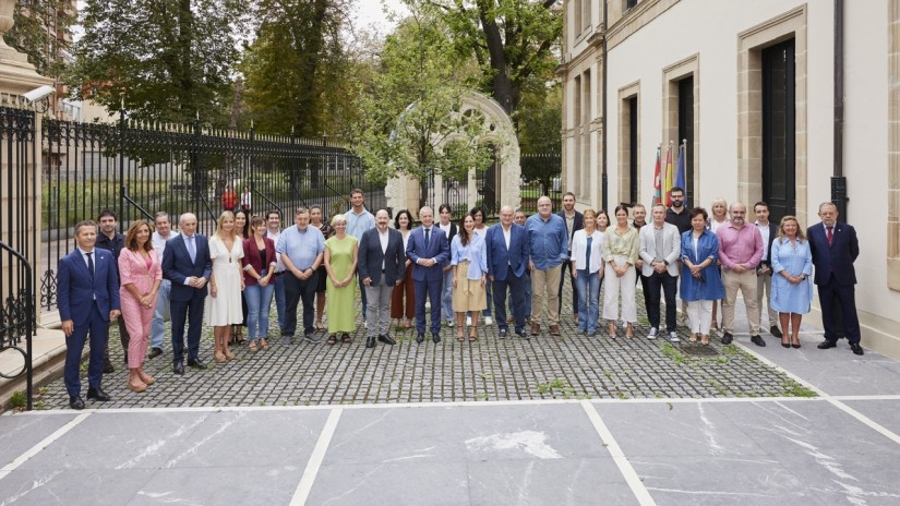 El Lehendakari fija las líneas estratégicas y las prioridades hasta el final de la legislatura del grupo parlamentario de EAJ-PNV