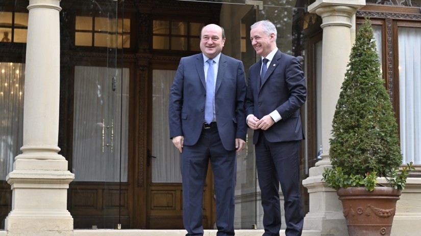 Ortuzar traslada a Urkullu su reconocimiento por la positiva acción del Gobierno Vasco en una legislatura marcada por una alta producción legislativa