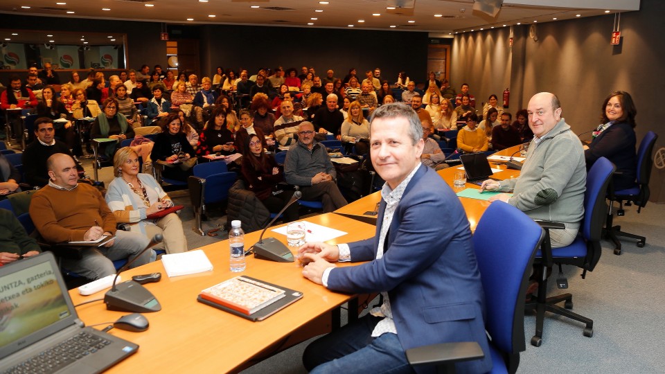 Jornada sobre Educación, reto prioritario para EAJ-PNV -  Andoni Ortuzar, Ana Esther Furundarena, Jokin Bildarratz